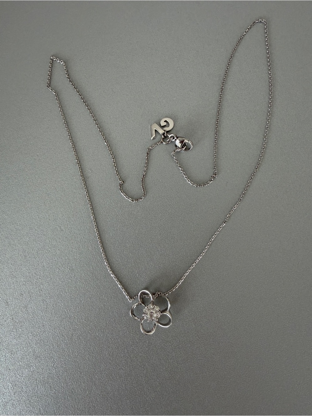 18K Giorgio Visconti ITALY White Gold Diamond Flower Necklace 7-Stone Cluster - Picture 3 of 7